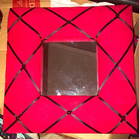 Mirror 🪞 - Picture 2 of 2